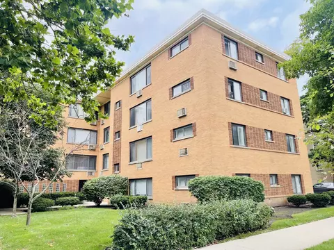 2700 W Lunt Ave #102, Chicago, IL 60645