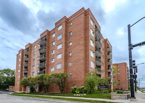 545 S River Rd #508, Des Plaines, IL 60016