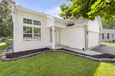 1015 Broken Branch Dr, Machesney Park, IL 61115