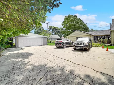 Exterior - 243 S Mclean Blvd, Elgin, IL 60123 photo 5 of 6