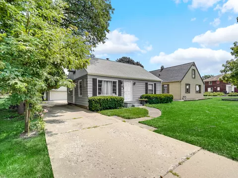Exterior - 243 S Mclean Blvd, Elgin, IL 60123 photo 4 of 6