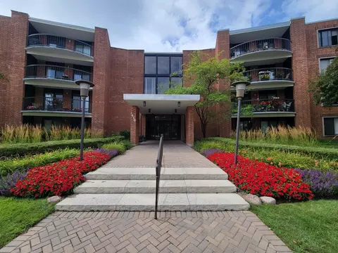 1415 E Central Rd #202A, Arlington Heights, IL 60005