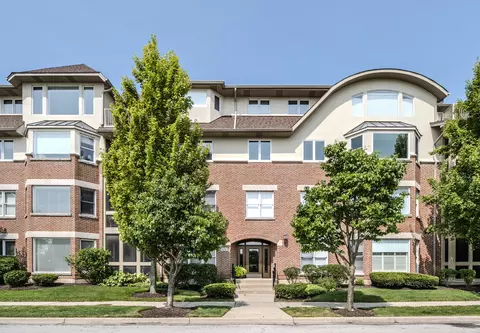 200 N River Ln #203, Geneva, IL 60134