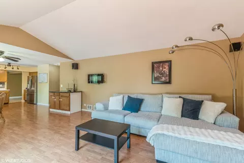 660 Regal Ln, Algonquin, IL 60102 photo 6