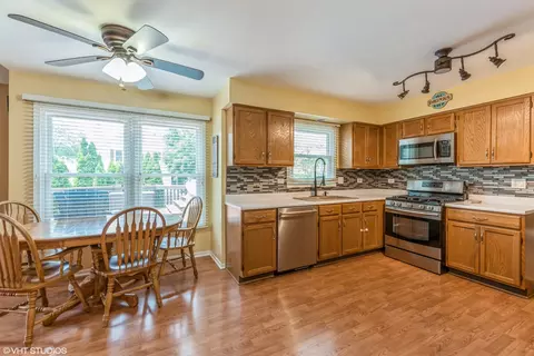 660 Regal Ln, Algonquin, IL 60102 photo 4
