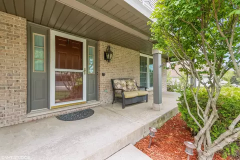 660 Regal Ln, Algonquin, IL 60102 photo 2