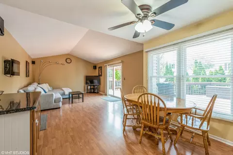 660 Regal Ln, Algonquin, IL 60102 photo 5
