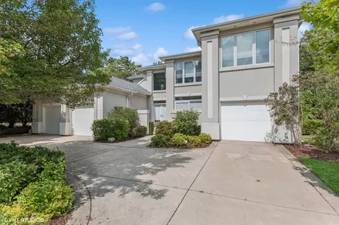 17020 W Tiger Tail Ct, Gurnee, IL 60031