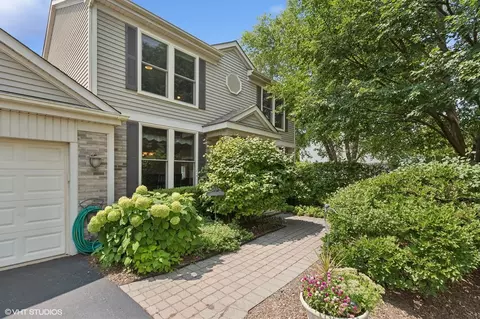 1494 Pebble Ln, Crystal Lake, IL 60014