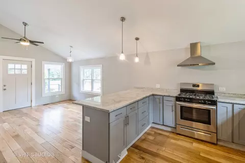 Kitchen - 54 Deerpath Rd, Deer Park, IL 60010 photo 2 of 2