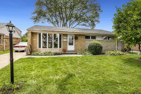 7513 Churchill St, Morton Grove, IL 60053