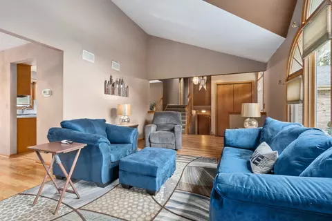 Living - 19948 Catherine Ln, Mokena, IL 60448 photo 3 of 3