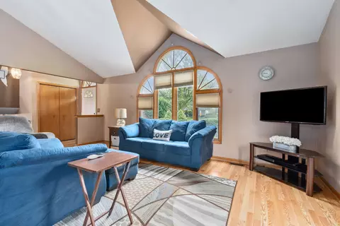 Living - 19948 Catherine Ln, Mokena, IL 60448 photo 2 of 3