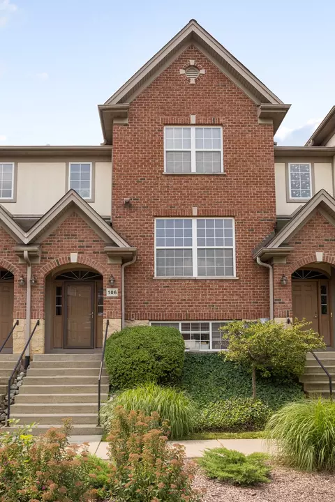 106 Creekbend Ct #106, Mount Prospect, IL 60056