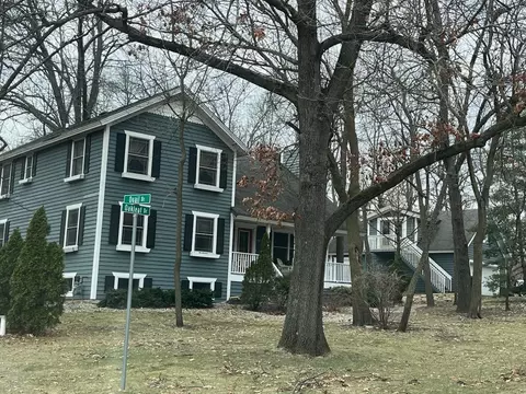 1418 Oakleaf Dr, Saint Anne, IL 60964