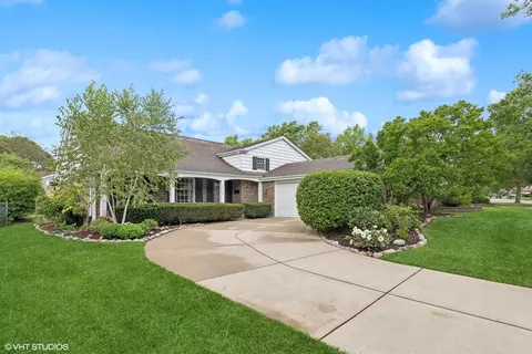 3012 N Wilshire Ln, Arlington Heights, IL 60004