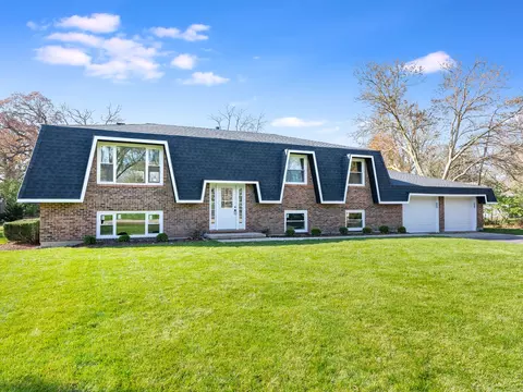 9 N700 Beckman Trl, Elgin, IL 60124