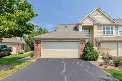 30 W016 Mayfair Ct, Warrenville, IL 60555