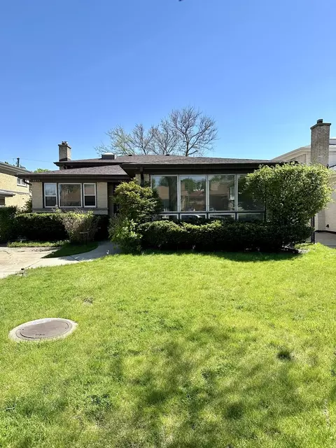 4833 W Sherwin Ave, Lincolnwood, IL 60712