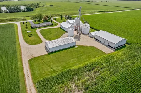 11317 Getty Rd, Marengo, IL 60152 photo 2