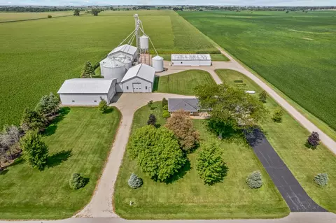 11317 Getty Rd, Marengo, IL 60152