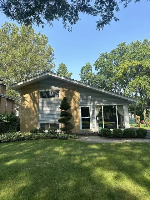 620 N Prospect Manor Ave, Mount Prospect, IL 60056