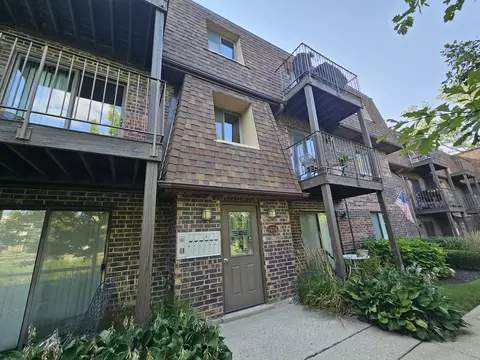 1404 S Fairfield Ave #61C, Lombard, IL 60148