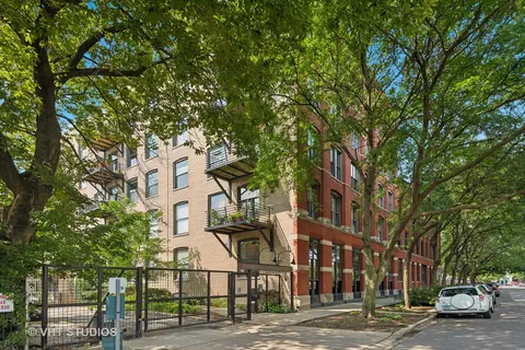 2511 W Moffat St #102B, Chicago, IL 60647