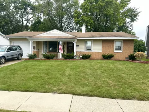 1004 Maple Ln, Elk Grove Village, IL 60007