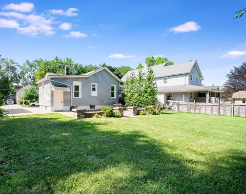 Exterior - 836 Superior St, Aurora, IL 60505 photo 3 of 4
