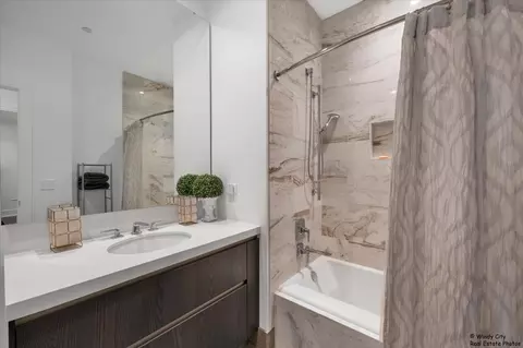 363 E Wacker Dr #6601, Chicago, IL 60601 photo 28