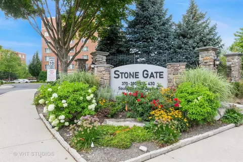 430 S Western Ave #607, Des Plaines, IL 60016