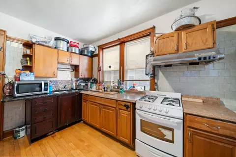 Kitchen - 6431 N Artesian Ave, Chicago, IL 60645 photo 1 of 2