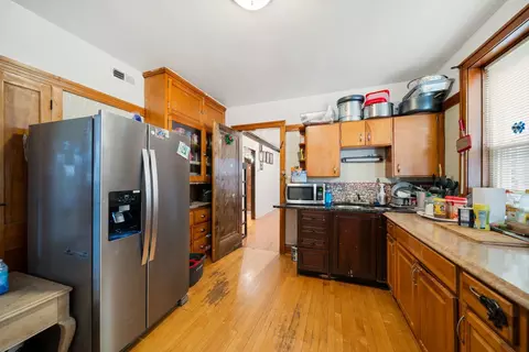 Kitchen - 6431 N Artesian Ave, Chicago, IL 60645 photo 2 of 2