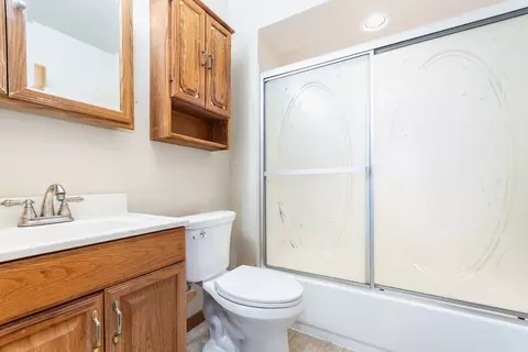 Bath - 4 N174 Verrill Ave, Addison, IL 60101 photo 2 of 2
