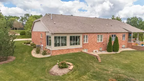 501 Spring Ridge Dr, Bloomington, IL 61704 photo 3