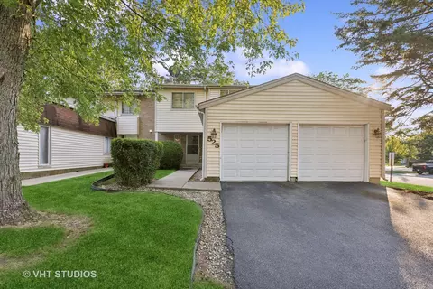 525 Jill Ln, Bolingbrook, IL 60440