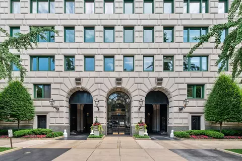 209 E Lake Shore Dr #8W, Chicago, IL 60611