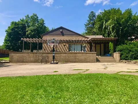 911 N Brinton Ave, Dixon, IL 61021