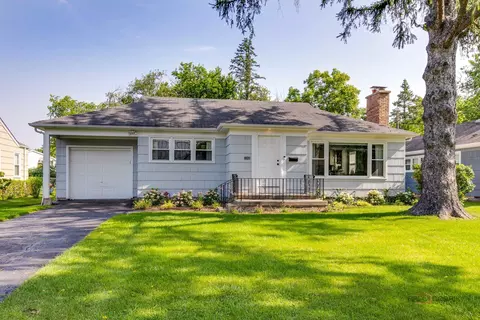 1242 Arbor Vitae Rd, Deerfield, IL 60015