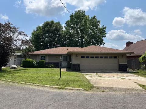 2 Beachcomber Pl, Pekin, IL 61554