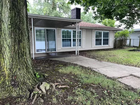 2 Beachcomber Pl, Pekin, IL 61554 photo 3