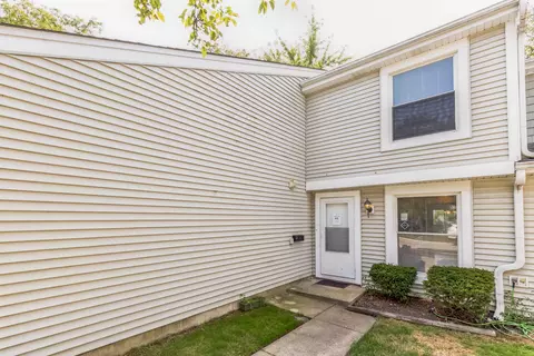 1982 Georgetown Ln, Hoffman Estates, IL 60195 photo 2