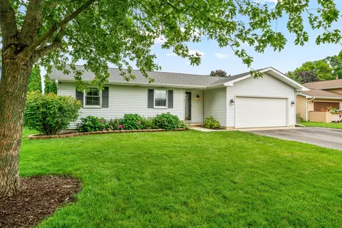 1108 Bittersweet Dr, Plano, IL 60545