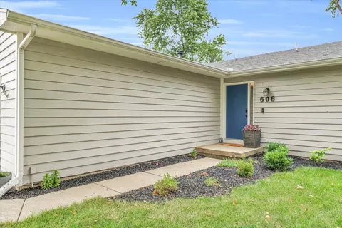 Exterior - 606 Compton Ave, Champaign, IL 61822 photo 3 of 9