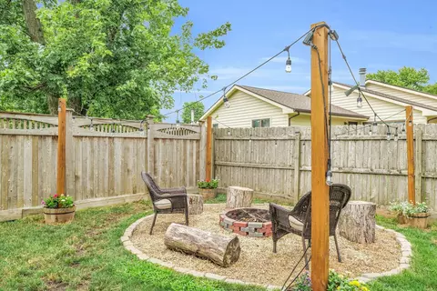 Exterior - 606 Compton Ave, Champaign, IL 61822 photo 7 of 9