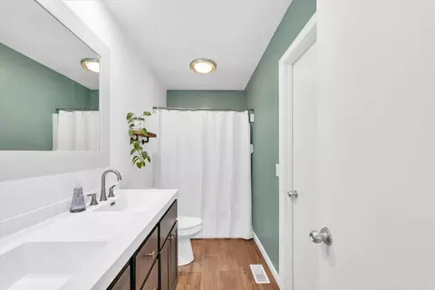 Bath - 606 Compton Ave, Champaign, IL 61822 photo 4 of 4
