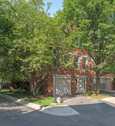 1493 N Clybourn Ave #A, Chicago, IL 60610