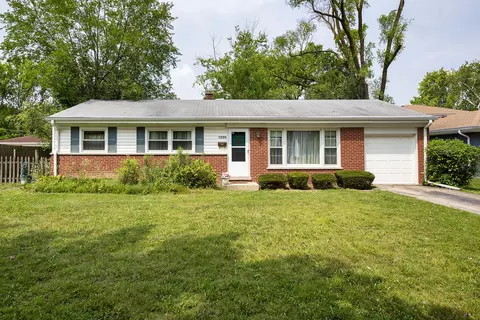 1220 Greenwood Ct, Deerfield, IL 60015