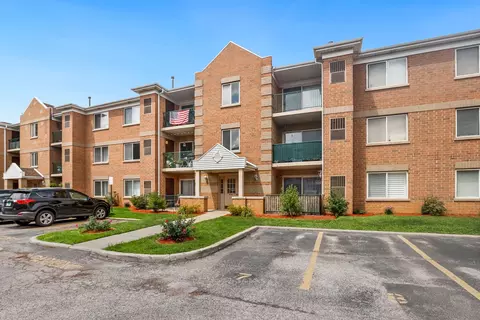 5357 N East River Rd #302, Chicago, IL 60656